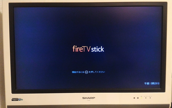 テレビにAmazonFireTVstickの画面が表示されている画像