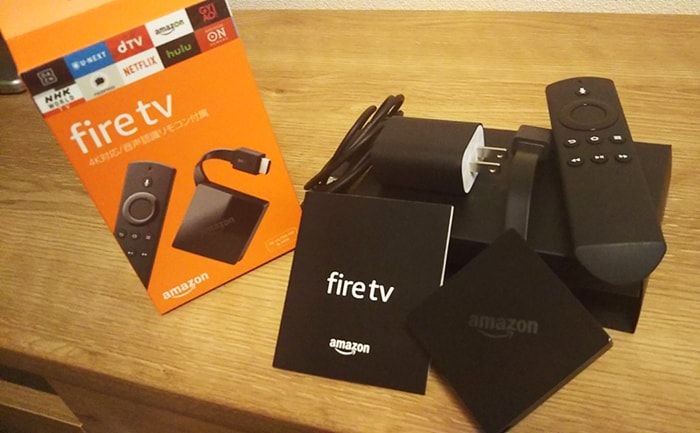 Amazon Fire TVの箱と同梱物を並べた様子